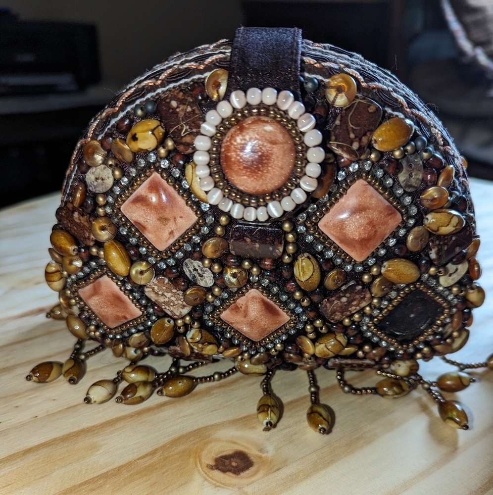 "Met Gala" Style: Small Beaded Minaudiere Clutch